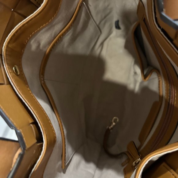 🔥🔥 Authentic Michael Kors "Vivian" Tote in Luggage Tan, EUC Like New 🔥🔥 - Picture 13 of 15